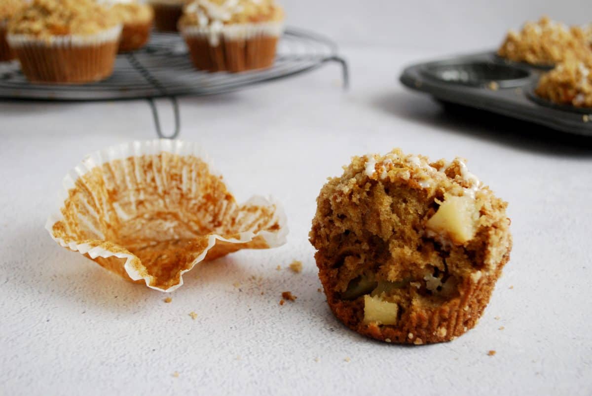 apple muffins, μάφινς με μήλο και κανέλα