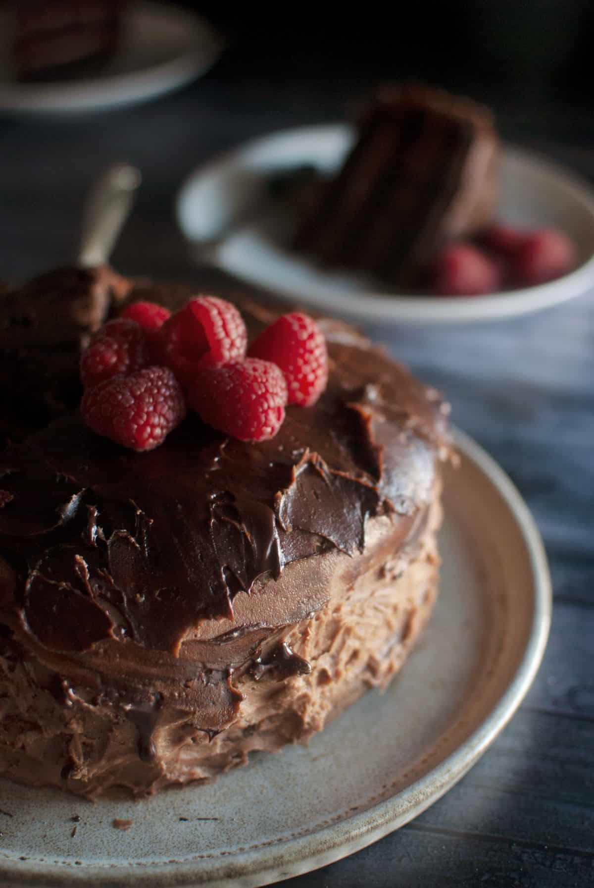τούρτα σοκολάτας με βουτυρόκρεμα και γκανάζ, chocolate cake