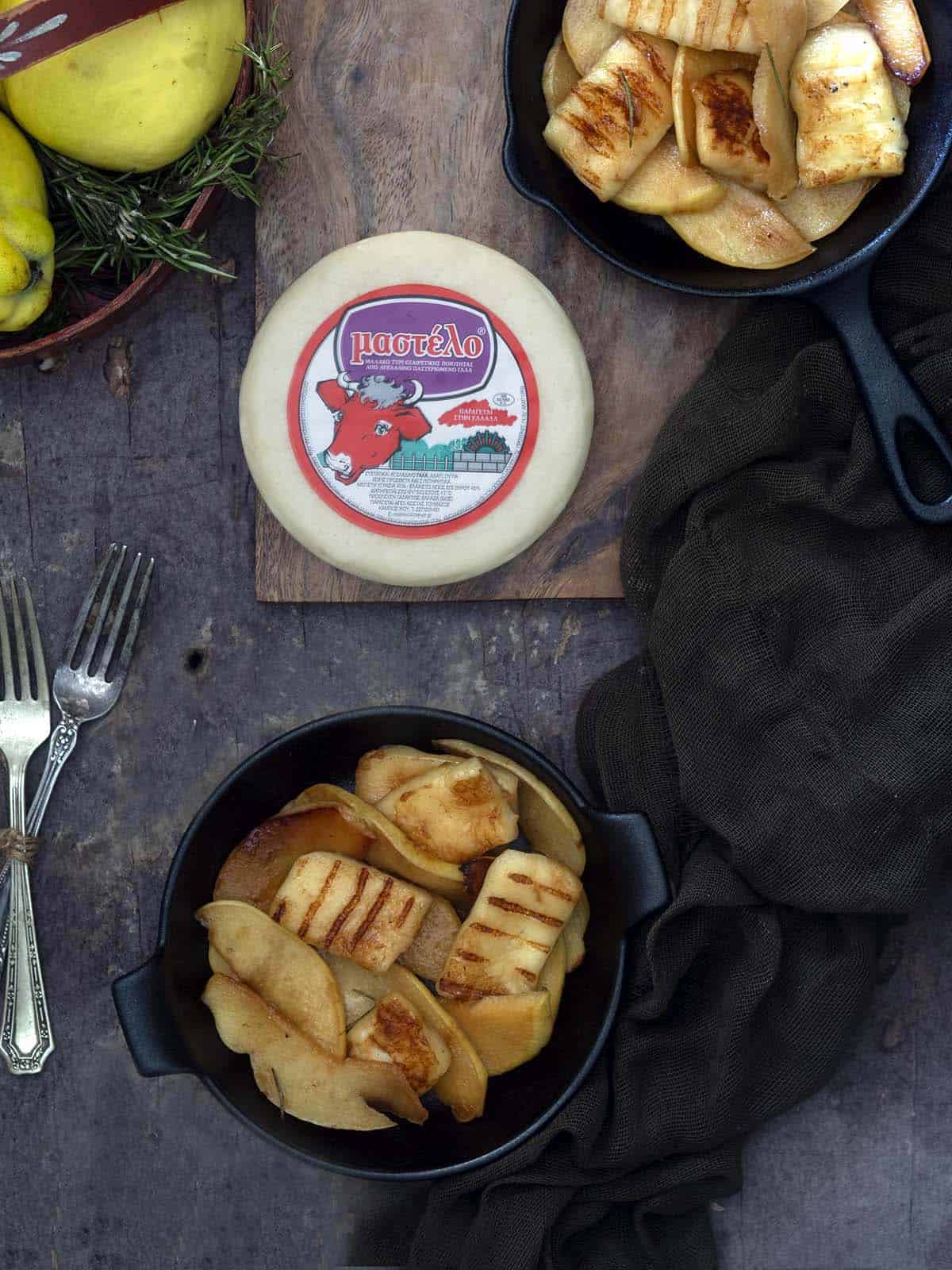 τυρί Μαστέλο σαγανάκι με καραμελωμένα κυδώνια